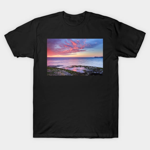 Heart shaped rockpool at sunrise T-Shirt by dags